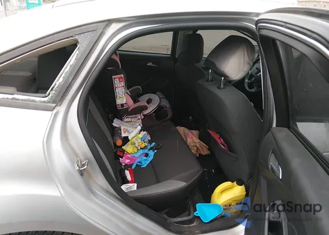 2013 Ford Focus Se z USA, uszkodzony, nr VIN 1FADP3F26DL240302